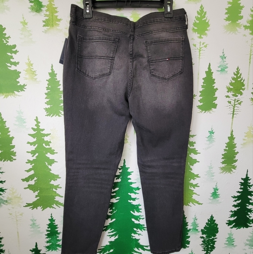 Tommy Hilfiger Denim Jeans. - Picture 2 of 8
